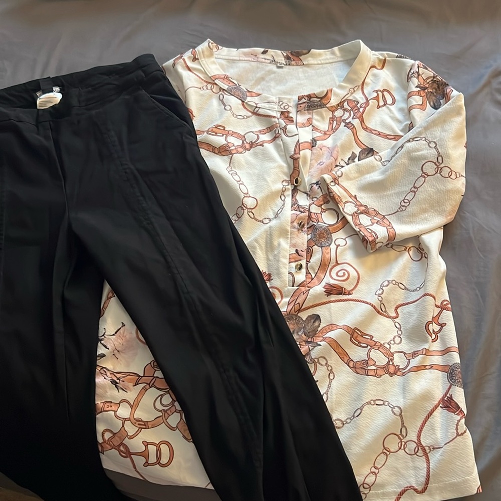 ☺️ 2 piece bundle deal. Top size M and Tribal pants size 4